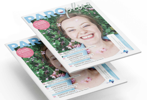 Zwei Exemplare des Magazins DG PARO plus vor weißem Hintergrund